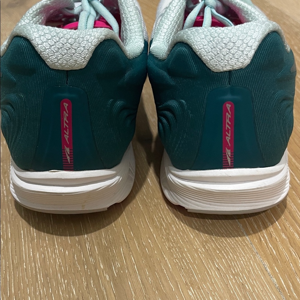Altra Running- Worn 1x - Picture 4 of 6